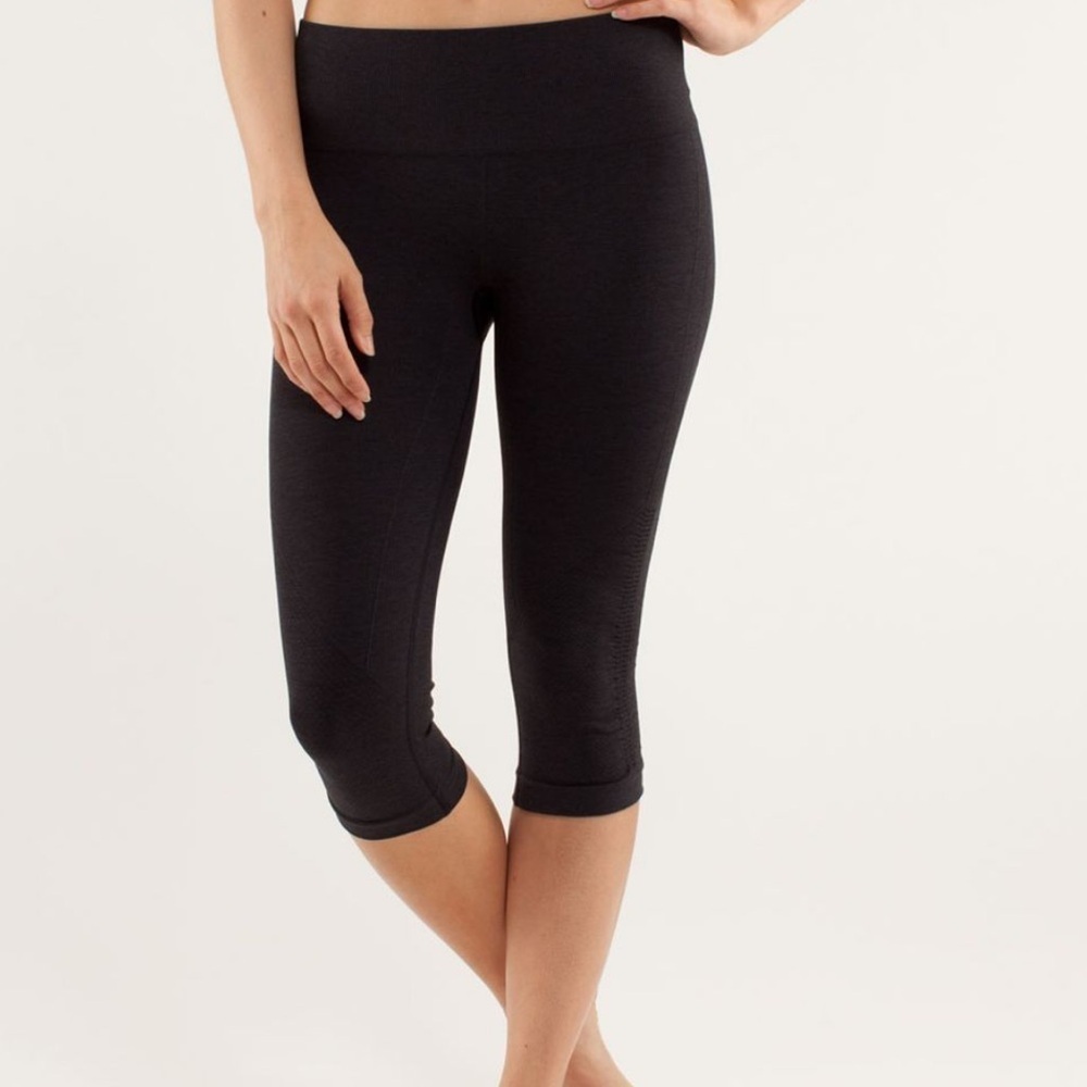 Lululemon Black Cropped Leggings size 4